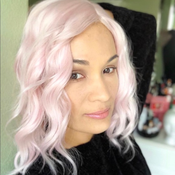 Meet your Posher, Claudia - Picture 1 of 1